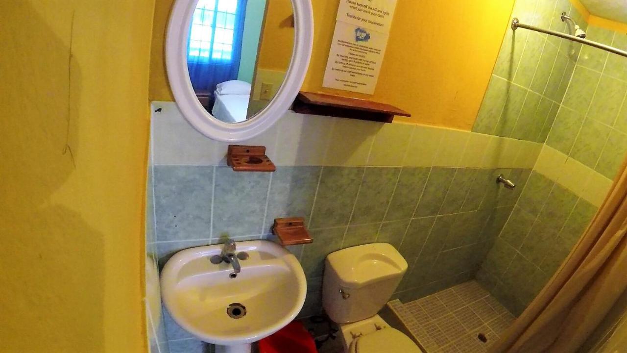 Hostal Green Coast Carenero Island Buitenkant foto