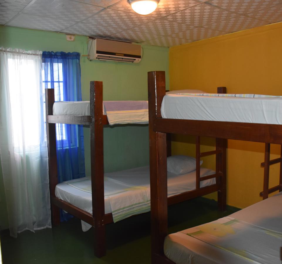 Hostal Green Coast Carenero Island Buitenkant foto