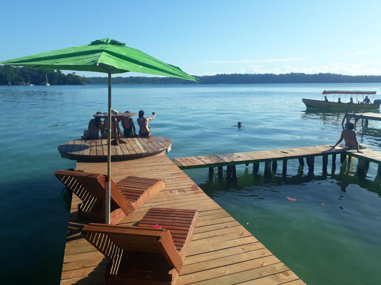 Hostal Green Coast Carenero Island Buitenkant foto